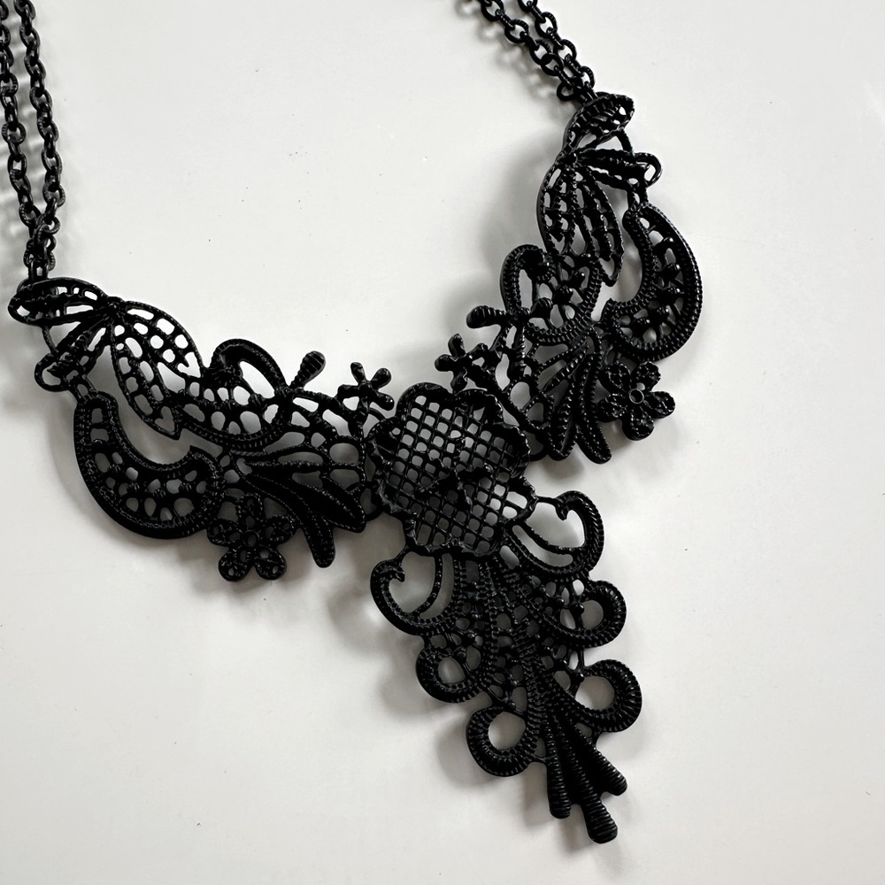 LIKE NEW lace inspired necklace